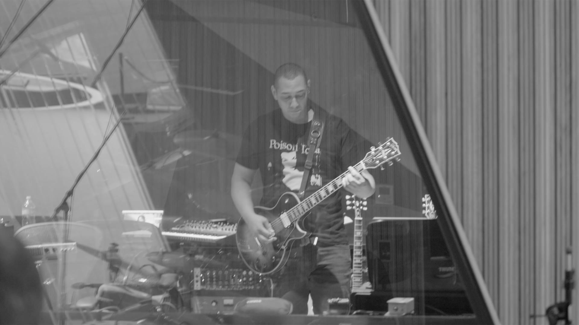 Guitarist tracking in the live room